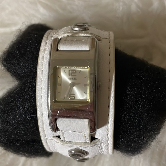 Guess Watch White Leather Watch Genuine Guess Watch Hard to Find⌚️🔻NEW BATTERY - Picture 2 of 12